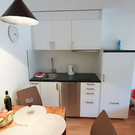 Richmond - 104 & 105 & 402 Apartment Davos